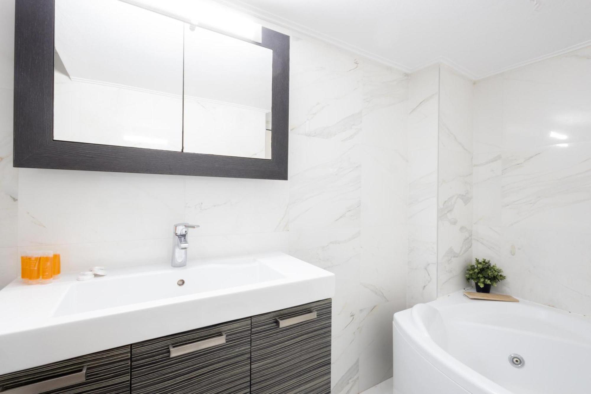A Luxury & Comfortable Apt In Афины Экстерьер фото