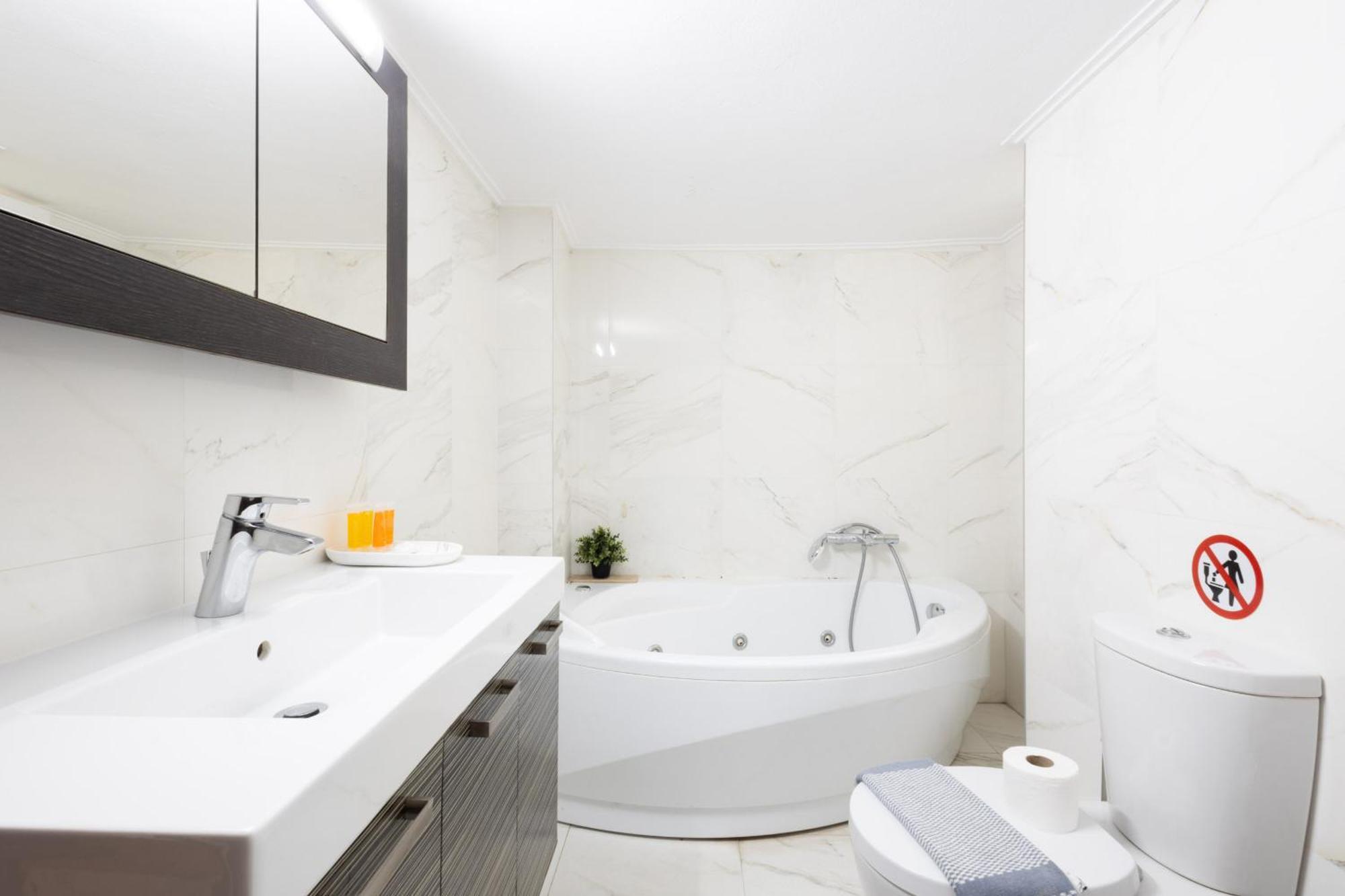 A Luxury & Comfortable Apt In Афины Экстерьер фото